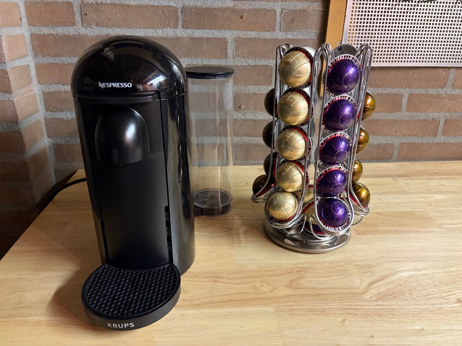 Nespresso Krups koffiezetapparaat met cups en houder, Ophalen, Zo goed als nieuw, Espresso apparaat, Koffiepads en cups