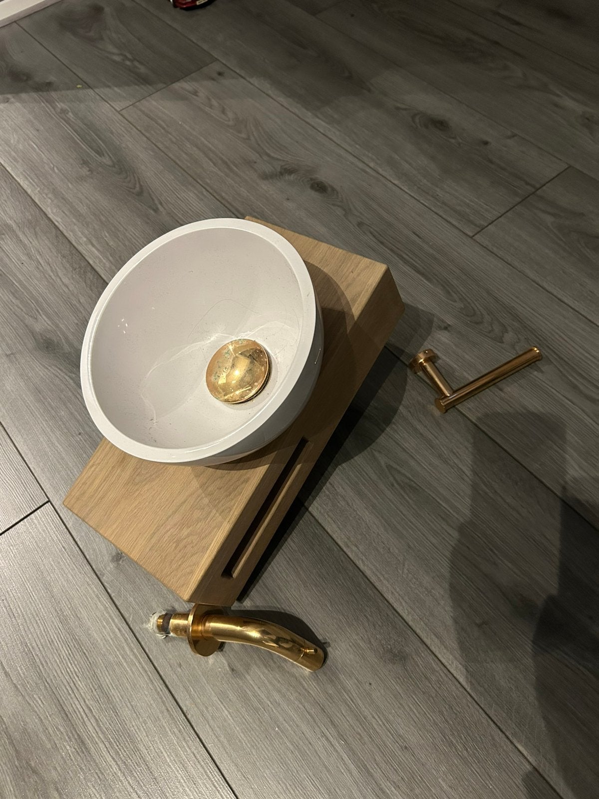 Waskom met handdoekrek + kraan + toiletrolhouder, Ophalen, Minder dan 50 cm, Gebruikt, Minder dan 25 cm