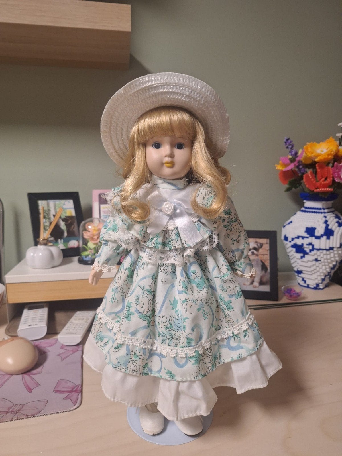 Vintage Porseleinen Pop met Hoed en Bloemenjurk, Ophalen of Verzenden, Zo goed als nieuw, Pop