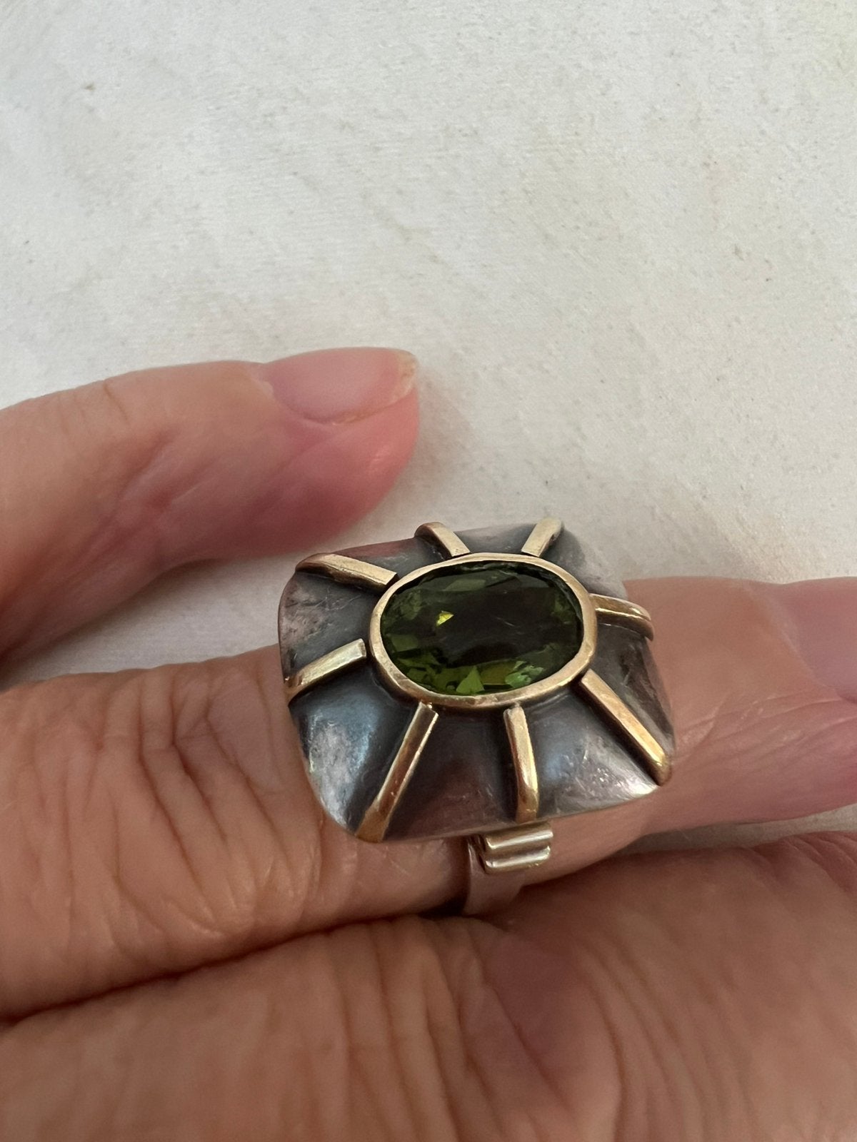 Vintage ring met peridoot, Ophalen, Zo goed als nieuw, 17 tot 18, Dame