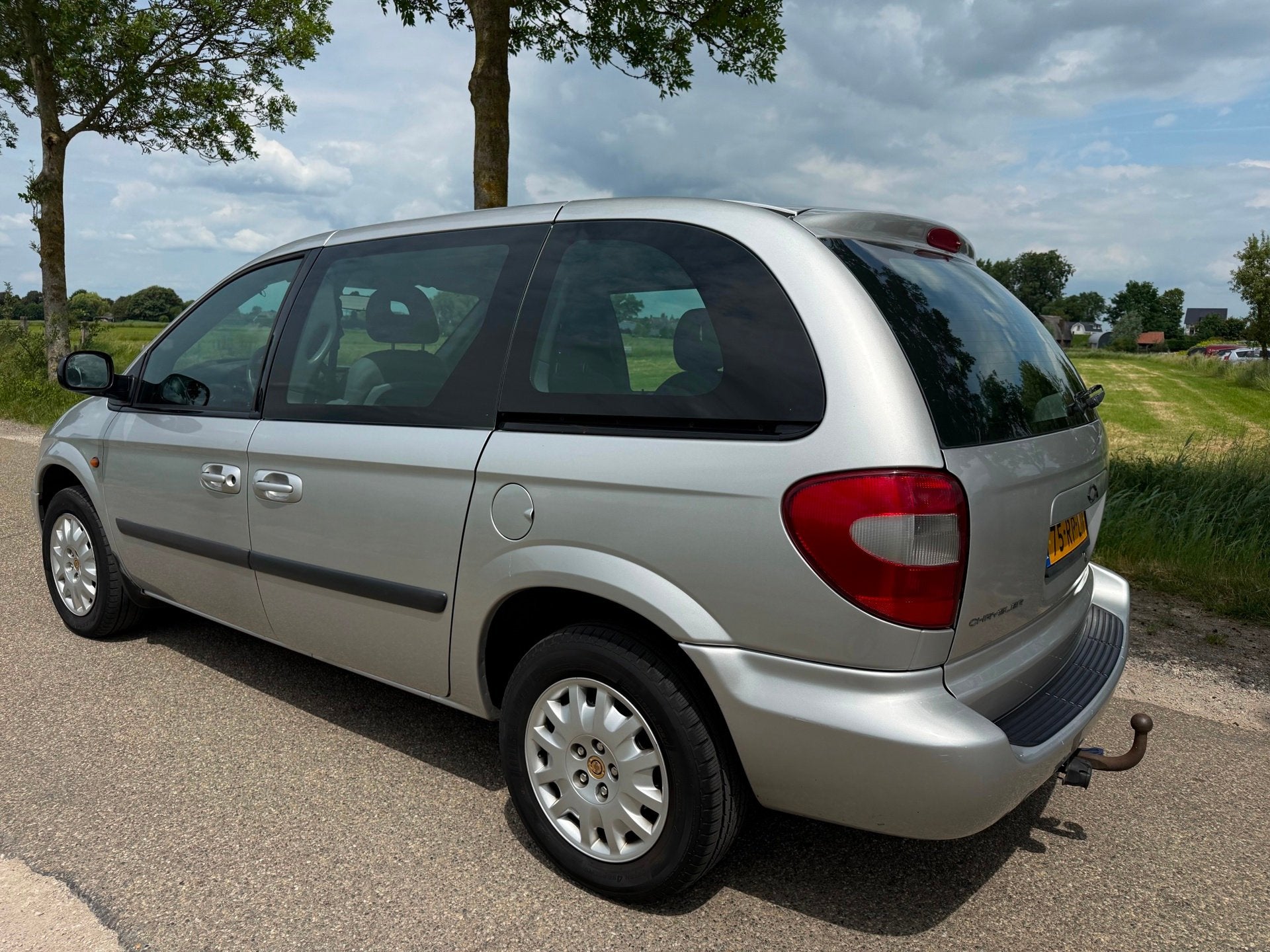 Chrysler Voyager 3.3i V6 SE Luxe 7-Persoons Nieuwe Apk, Auto's, Chrysler, 3301 cc, Gebruikt, 120 €/maand, Origineel Nederlands