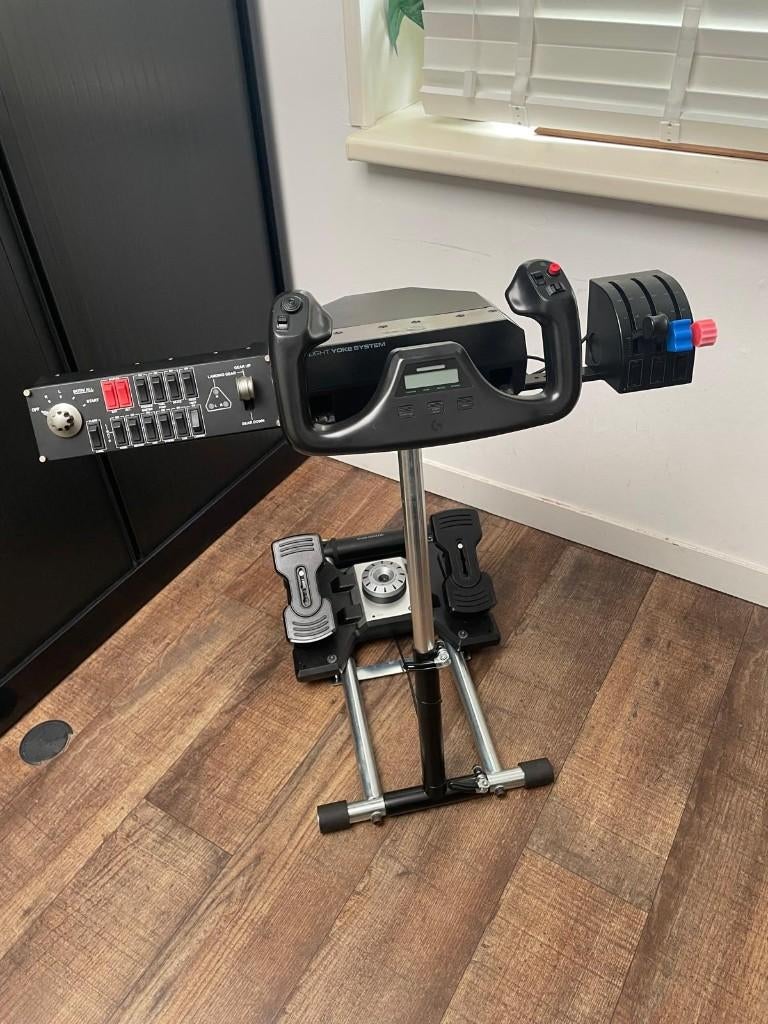 Logitech saitek yoke + Rudder pedals, Computers en Software, Joysticks, Ophalen of Verzenden, Zo goed als nieuw, Logitech