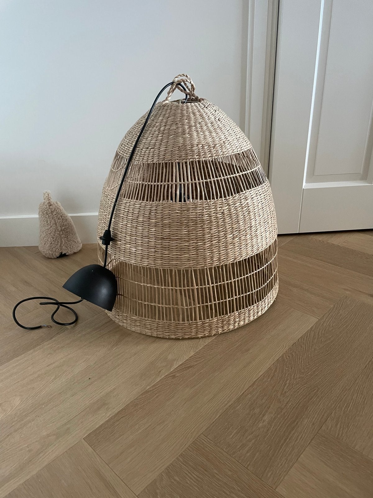 Nieuw Rotan lamp TORARED ikea met zwarte pendel 55cm, Ophalen of Verzenden, Nieuw, Natuurlijk materiaal, E27 (groot)