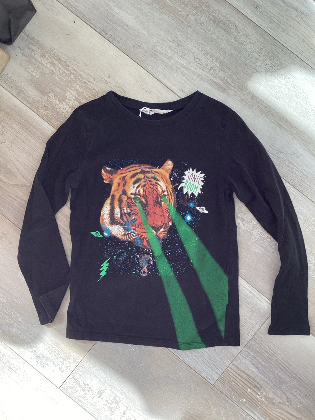 Stoer zwart shirt met tijgerprint - Jongens of Meisjes, Kinderen en Baby's, ., Jongen of Meisje, Ophalen of Verzenden, Zo goed als nieuw