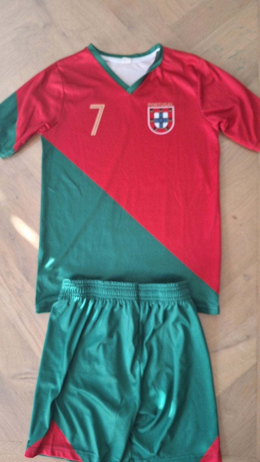 Voetbaltenues voor kinderen (Ronaldo, Xavi, Neymar, Messi), Maat M, Ophalen of Verzenden, Gebruikt, Set