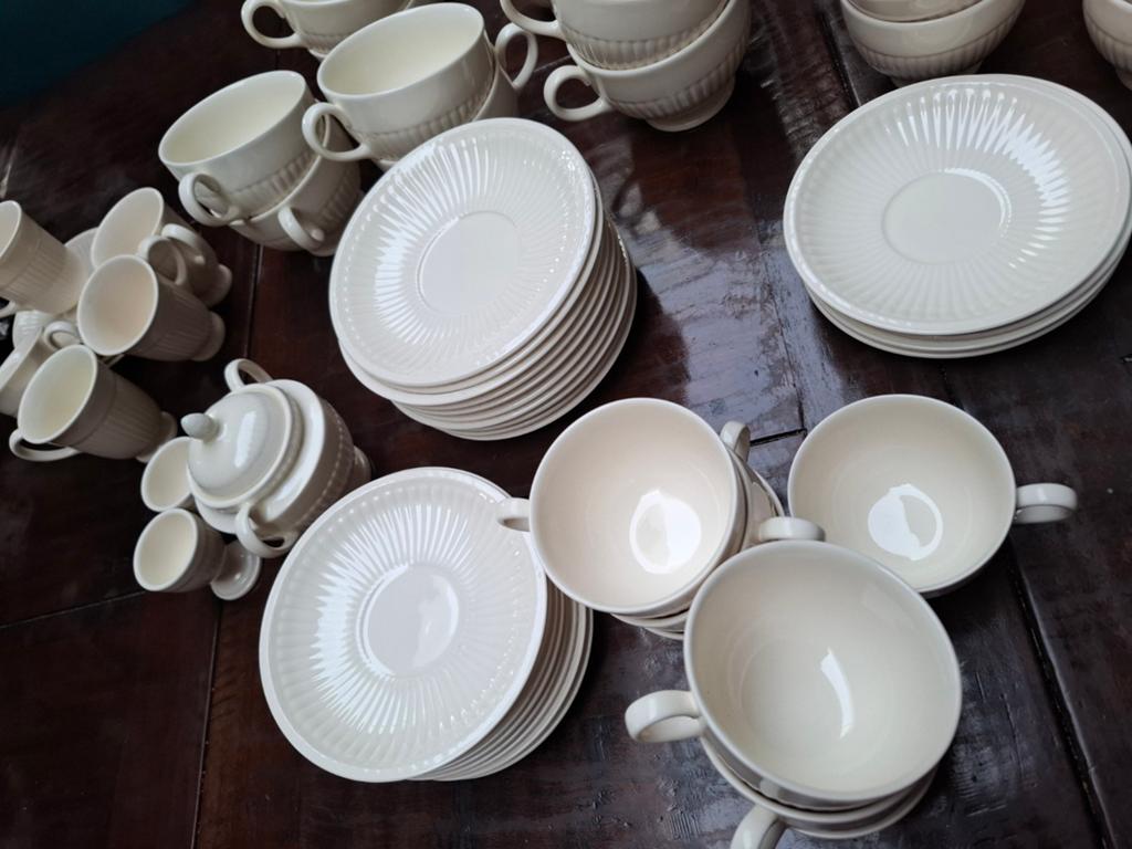 Wedgewood edme plain veel kop en schotels, Ophalen of Verzenden, Zo goed als nieuw, Wedgwood, Kop(pen) en/of Schotel(s)