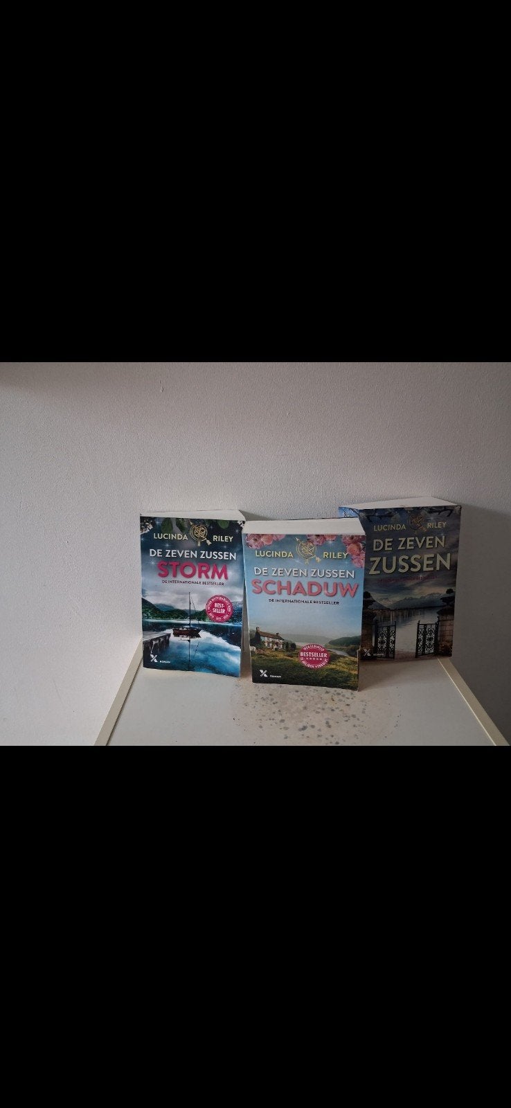 Boekenpakket De Zeven Zussen, Lucinda Riley 1 tot 3, Luciana Riley, Ophalen of Verzenden, Zo goed als nieuw, Nederland