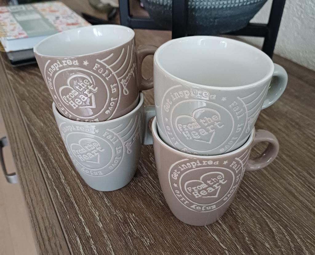 Jennique 4 koffiekopjes grijs en lichtbruin, Huis en Inrichting, Ophalen of Verzenden, Zo goed als nieuw, Overige stijlen, Kop(pen) en/of Schotel(s)