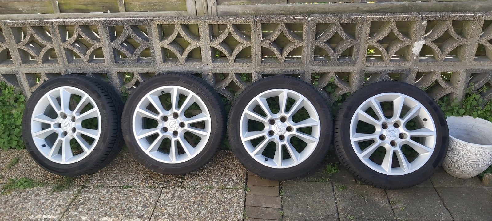 Mooie 17" Opel velgen 5x110 Astra H Gtc passen op vele types, Ophalen, Zo goed als nieuw