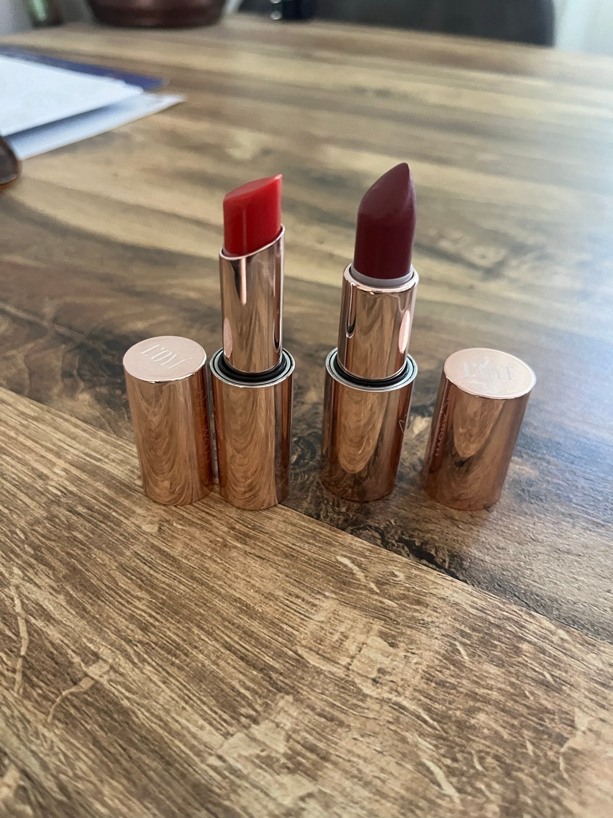 Set van 2 L'Oréal lipsticks: rood en bordeaux, Lippen, Ophalen of Verzenden, Zo goed als nieuw, Make-up