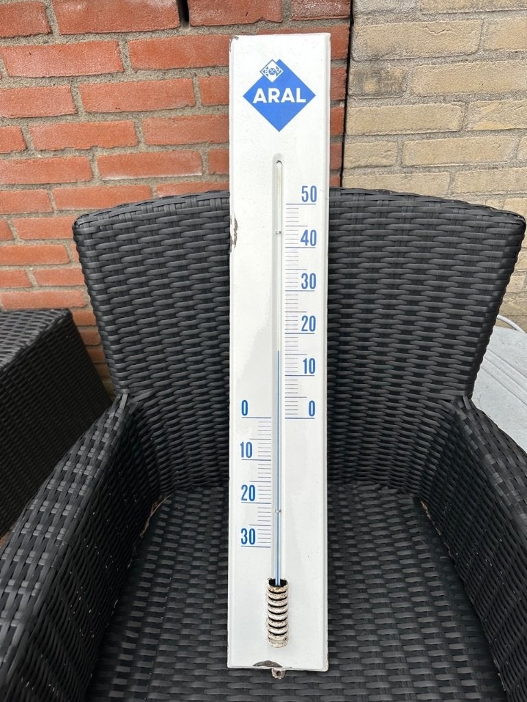 Mooi emaille ARAL thermometer bord. 75 x 12 cm., Ophalen of Verzenden, Gebruikt, Reclamebord