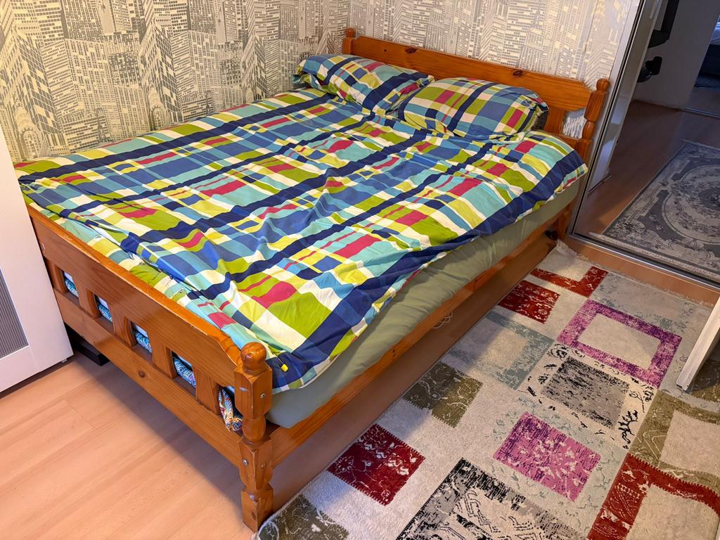 Houten ledikant 180x200  2 persoons bed, Ophalen, Zo goed als nieuw, Tweepersoons, Hout