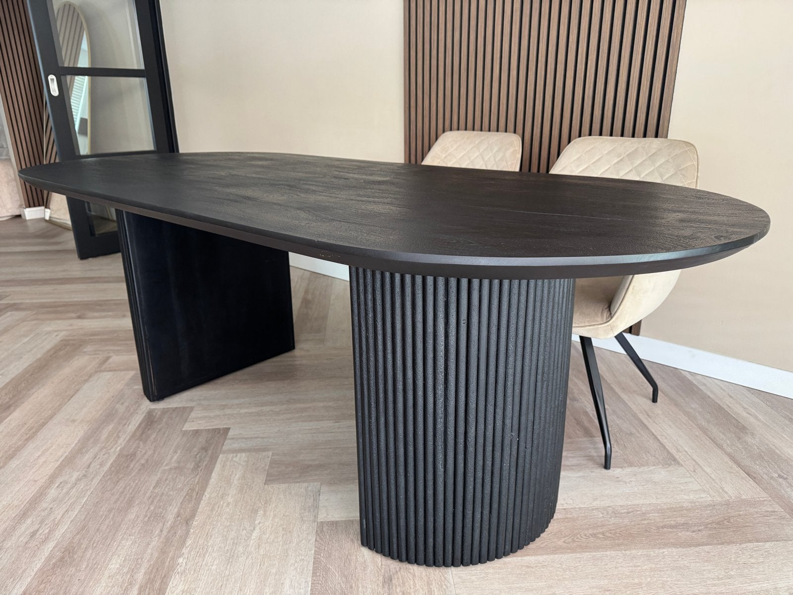 Nous Living Eettafel 220cm Zwart Ovaal Hout, 200 cm of meer, Zo goed als nieuw, Vijf personen of meer, Ovaal