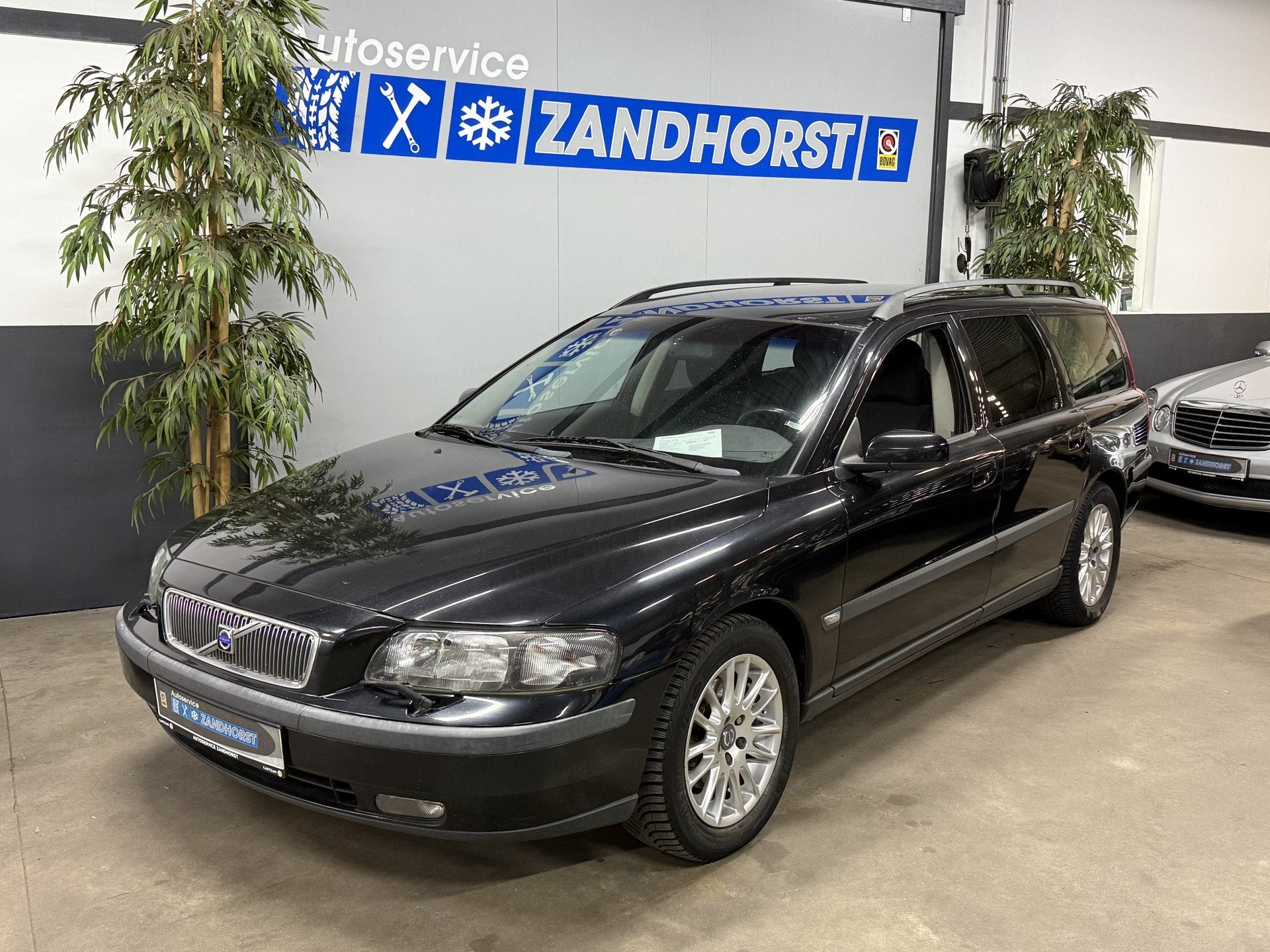 Volvo V70 2.4 Edition II // Apk tot 22-11-2026! // goed rijd, Zwart, 2435 cc, Stoelverwarming, 93 €/maand