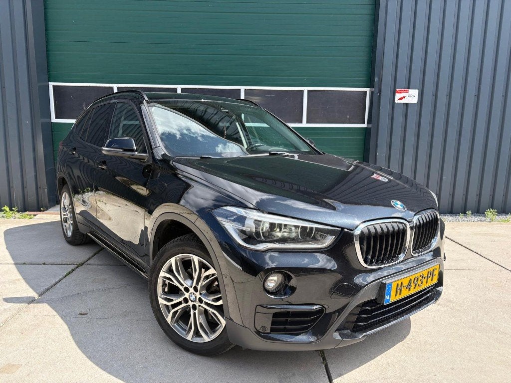 BMW X1 Sdrive18i AUT 2016 Zwart | FULL OPTION | KANTELDAK, Zwart, Bluetooth, Zwart, 19 km/l