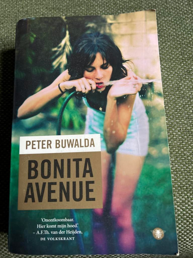 Bonita Avenue - Peter Buwalda (roman), Ophalen of Verzenden, Gelezen, Nederland