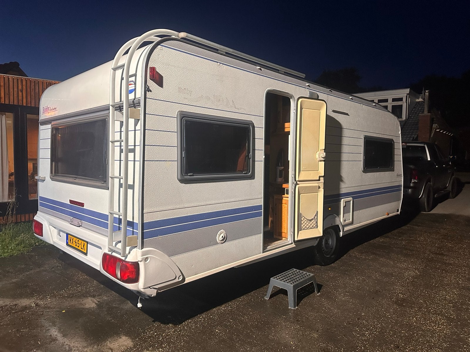 Hobby 560 Exclusive 1999 met Trumatic bankairco en voortent, Rondzit, Hobby, Bedrijf, 5 tot 6 meter