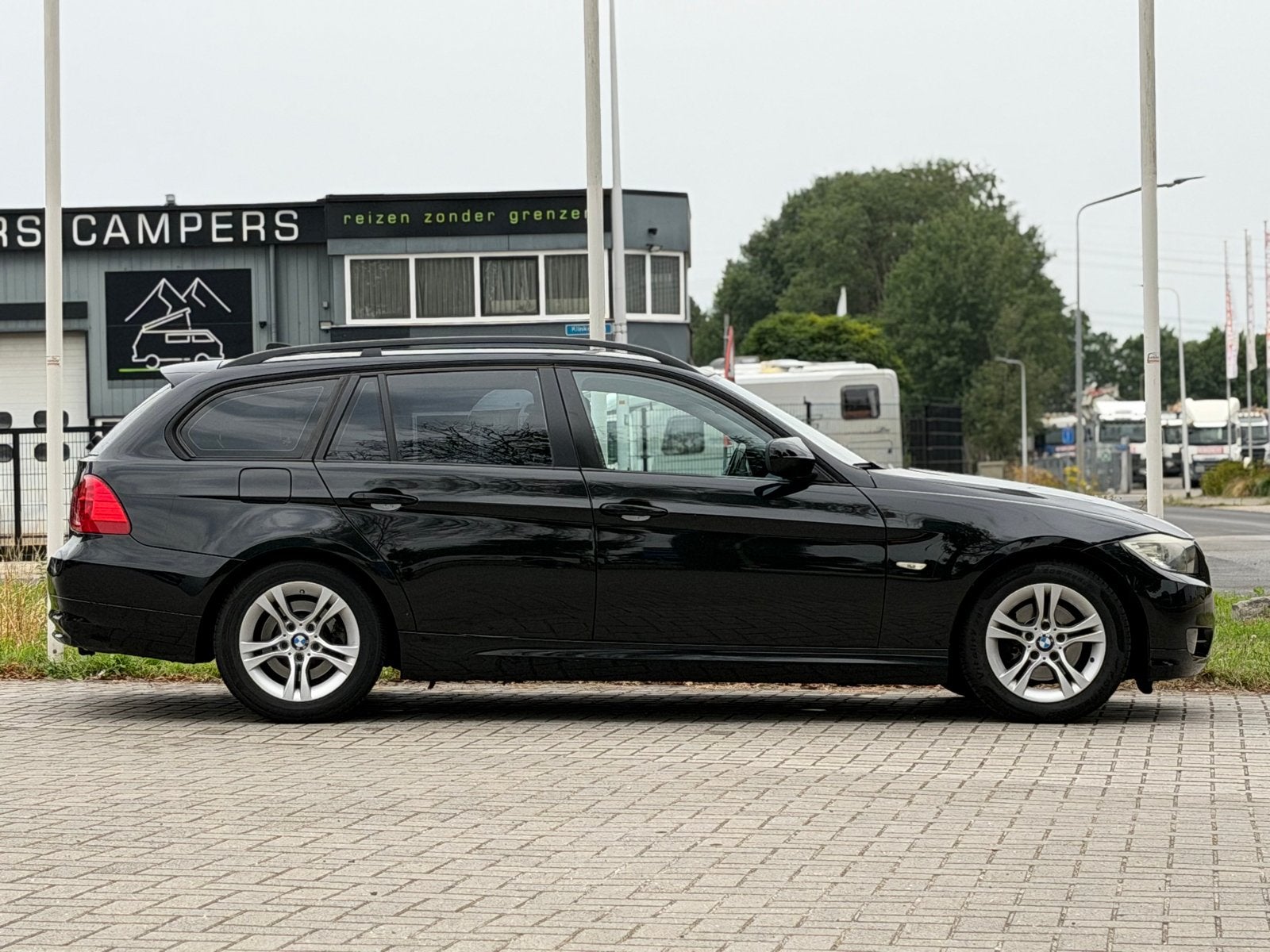 BMW 3-Serie 2.0 318i M-Pakket (6bak), Zwart, Zwart, Origineel Nederlands, Handgeschakeld