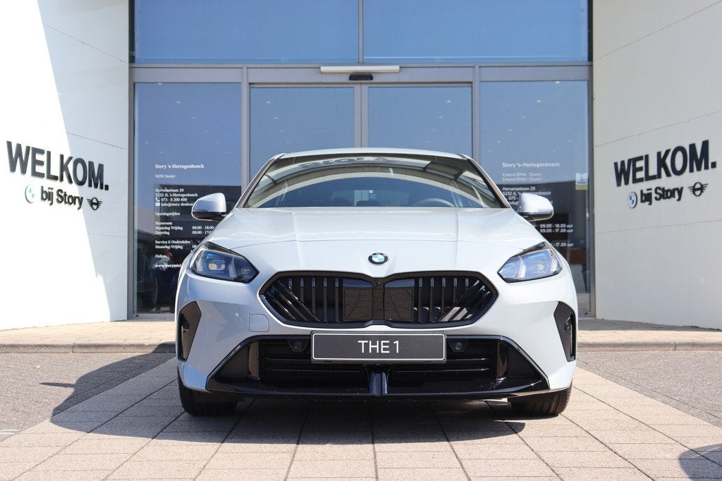 BMW 1 Serie 120 M Sport Automaat / Achteruitrijcamera / Spor, Auto's, BMW, Zwart, 156 pk, Bedrijf, 3 cilinders