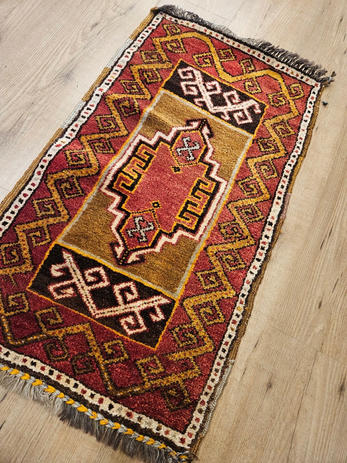 Vintage handgeknoopt oosters tapijt 92x53, Info@SlatsAntiek.nl, Rood, Tweedehands, 50 tot 100 cm