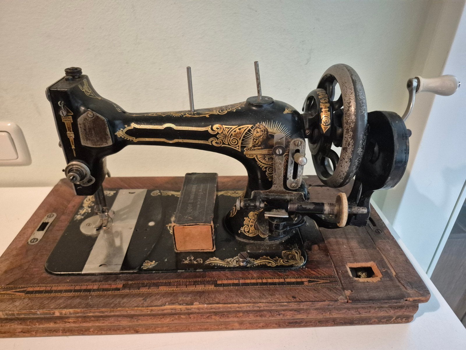 Antieke Singer Naaimachine met Leeuwenkop Decoratie, Ophalen