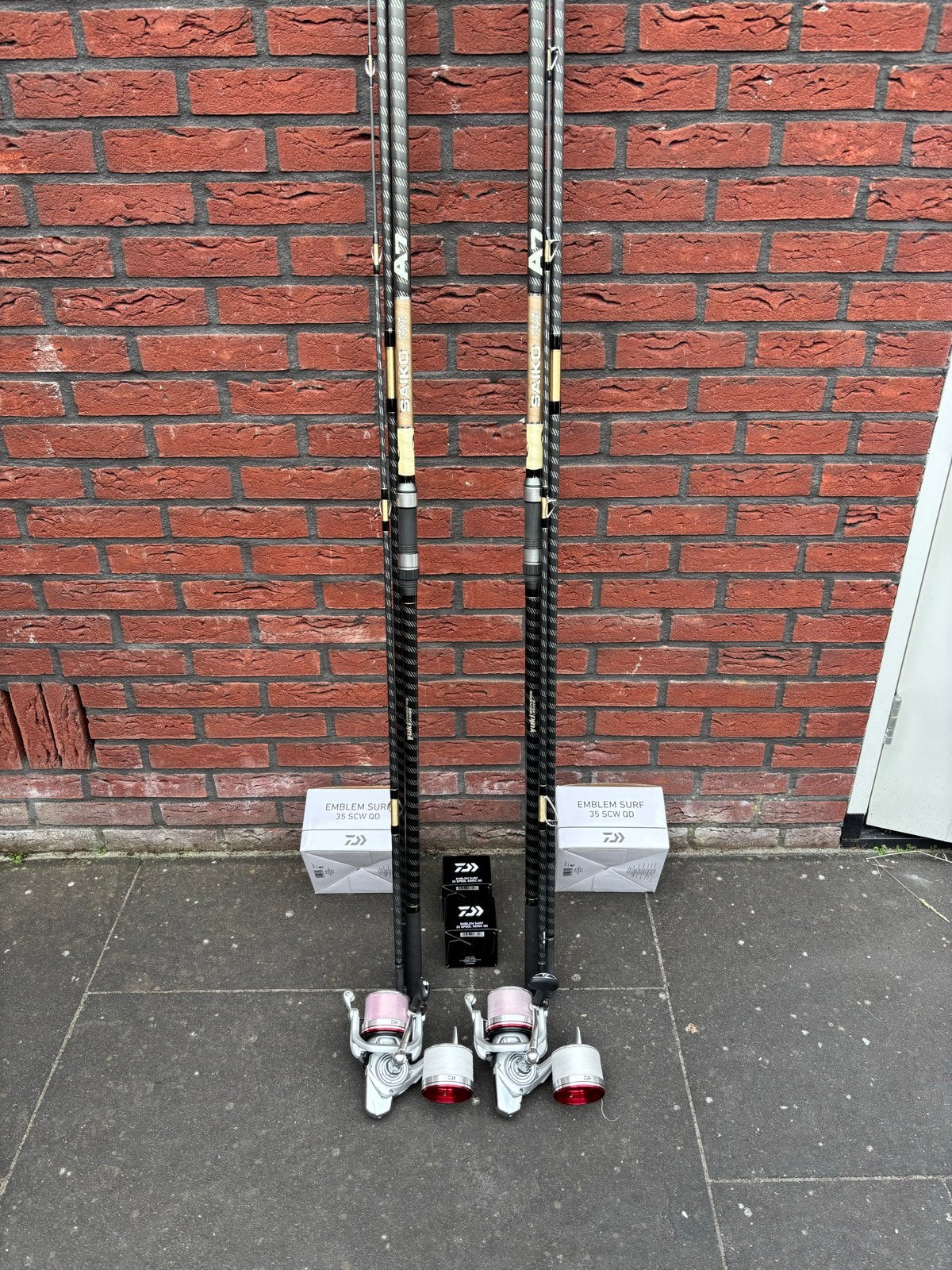 Yuki Saiko A7 hengels met Daiwa Emblem Surf molens, Ophalen, Zo goed als nieuw, Complete hengel
