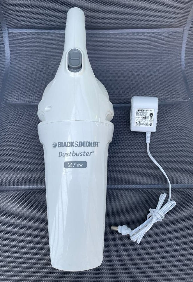 BLACK+DECKER Dustbuster 2.4V Kruimeldief met Oplader, Ophalen, Overige merken, Gebruikt, Kruimeldief