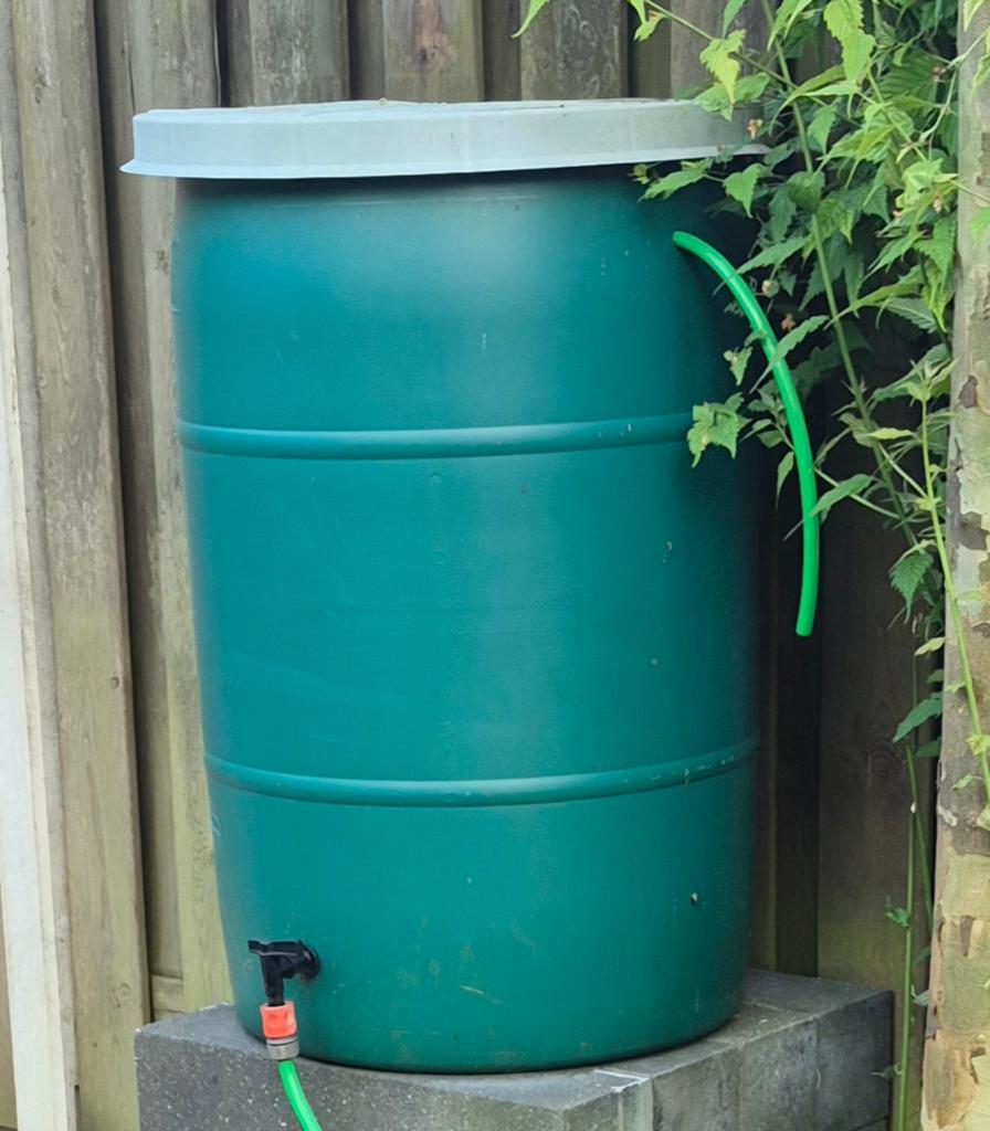 Regenton groen 3 stuks gratis ophalen, Tuin en Terras, Regentonnen, Ophalen, Kunststof, Gebruikt, Met kraantje