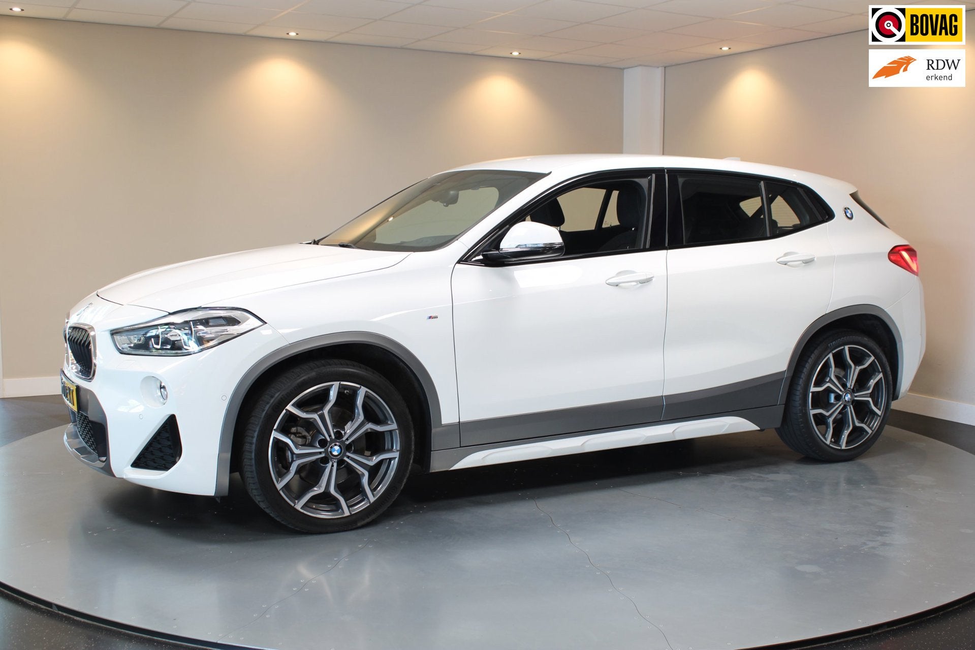 BMW X2 1.8i sDrive Lefhebber Edition *M-Pakket* Automaat|Alc, Auto's, X2, Gebruikt, Euro 6, Alcantara