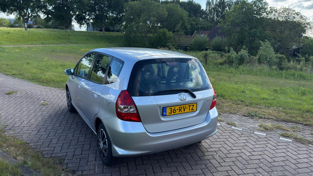 Honda Jazz 1.4 I 2005 Grijs, Airco, Car-play, APK, Auto's, Voorwielaandrijving, 83 pk, 450 kg, 40 €/maand