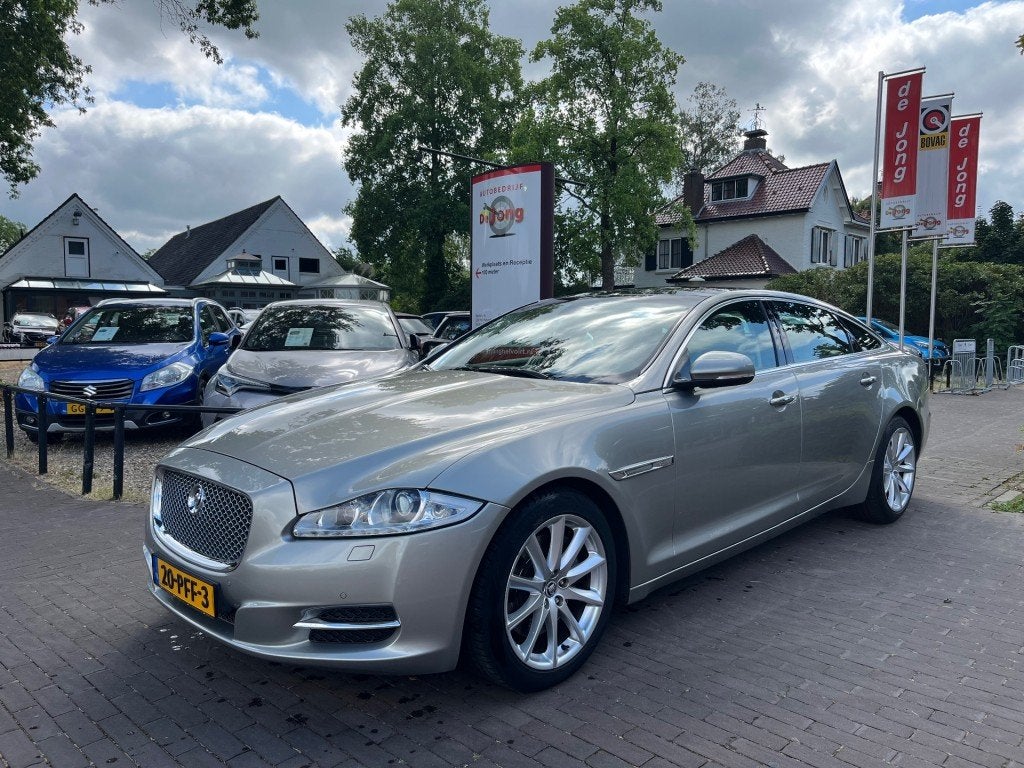 Jaguar XJ 3.0 V6D PORTFOLIO LWB 275PK AUTOMAAT / LEDER / SCH, Auto's, Jaguar, Bedrijf, XJ, ABS, Airbags, Airconditioning, Bluetooth