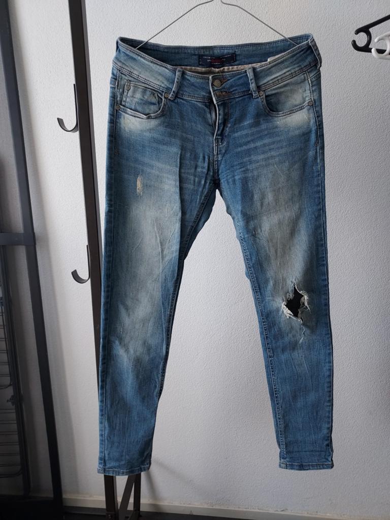Stijlvolle jeans met scheuren, Kleding | Dames, Spijkerbroeken en Jeans, Ophalen of Verzenden