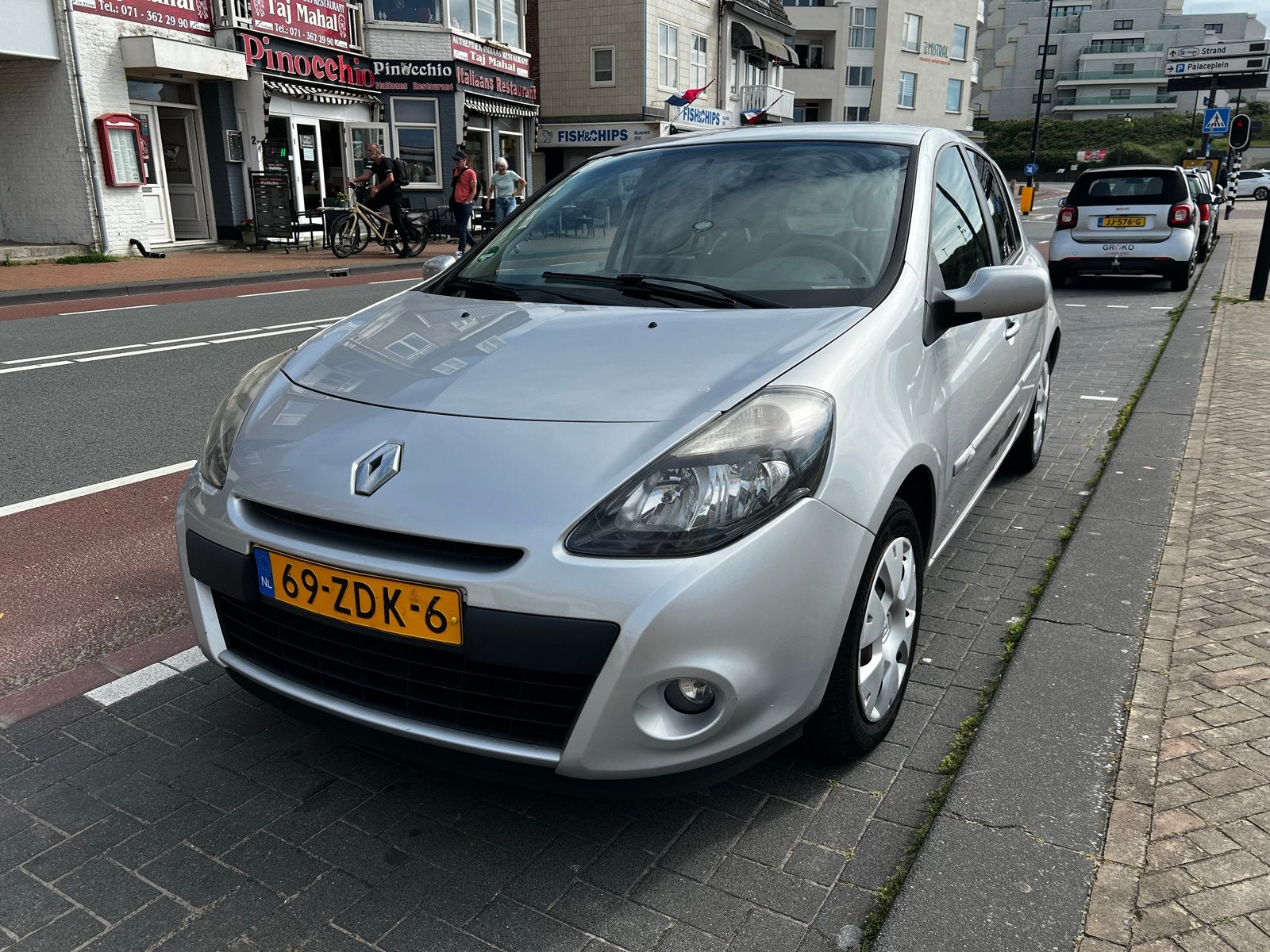 Renault Clio 1.5 DCI 65KW 5-DRS 2012 Grijs, Auto's, Renault, Particulier, Clio, Airbags, Airconditioning, Climate control, Elektrische ramen