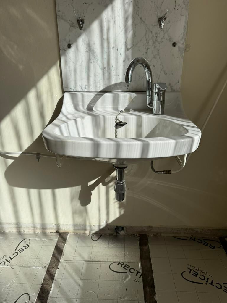 wandwastafel incl. Grohe kraan – nette staat, Huis en Inrichting, Ophalen, Zo goed als nieuw