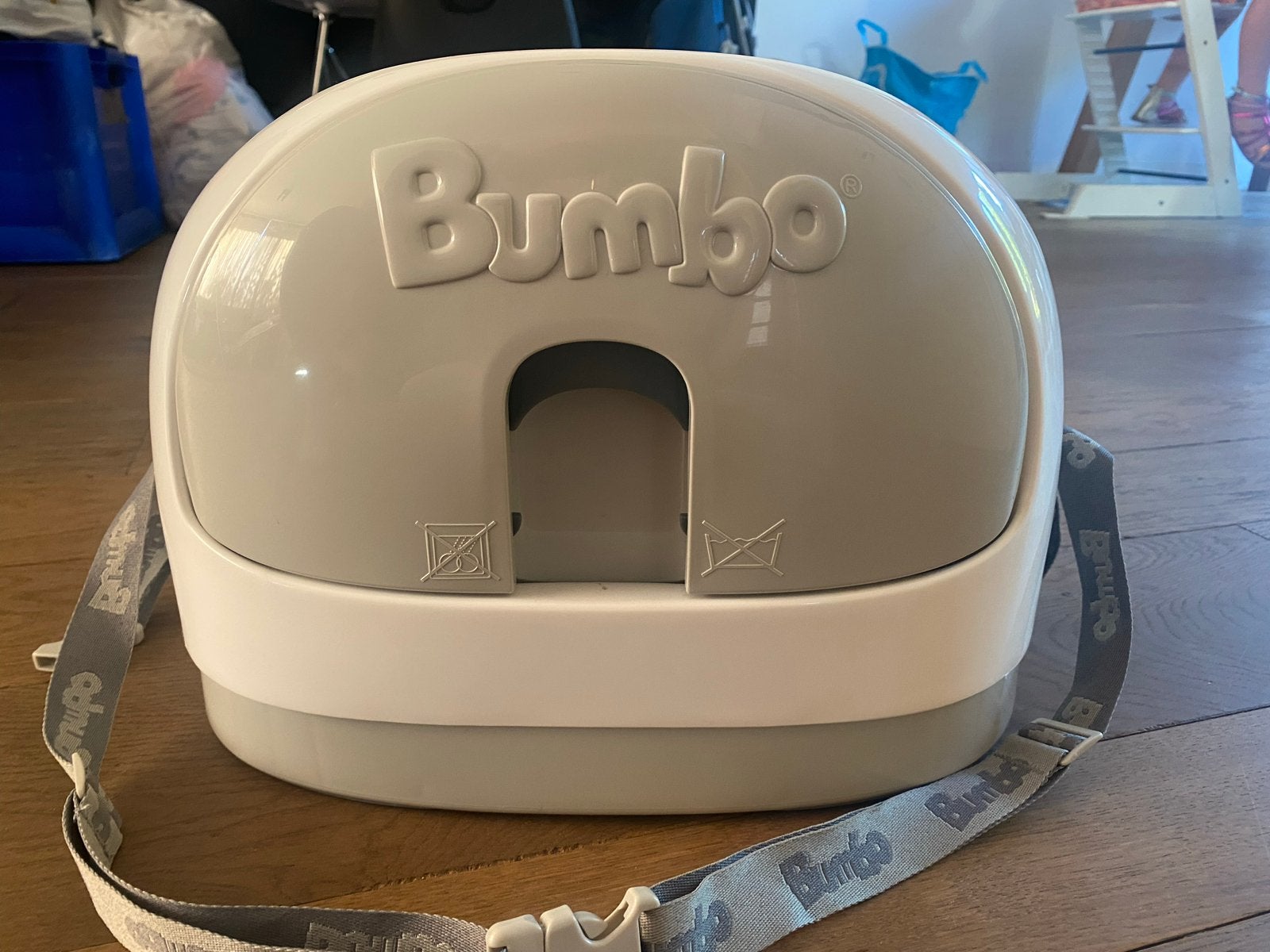 Bumbo zitje voor baby's - Gezellig mee-eten!, Kinderen en Baby's, Kinderstoelen, Ophalen, Gebruikt, Overige typen, Aanschuifbaar