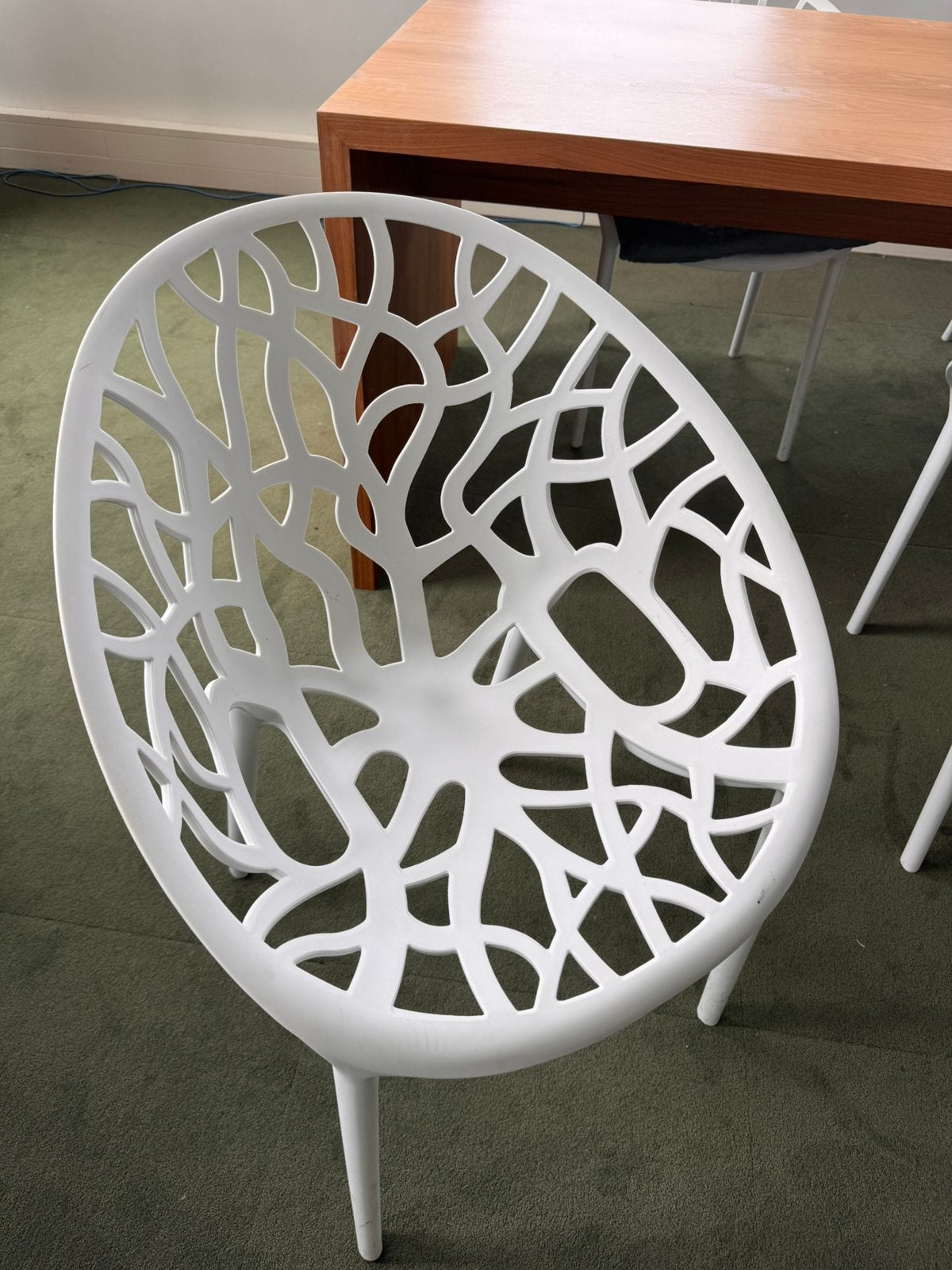 5 stoelen Cast Magnolia, Ophalen, Zo goed als nieuw, Kunststof