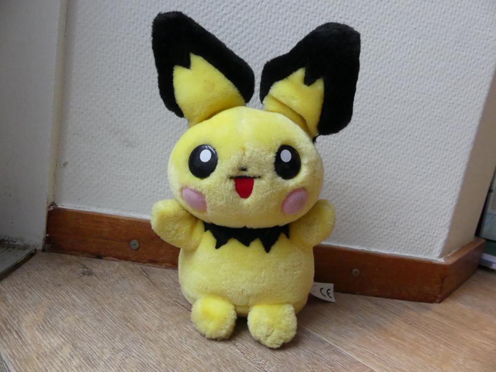 Pokémon pichu knuffel, Geel, Overige typen, Ophalen of Verzenden, Middelgroot (20 tot 80 cm)