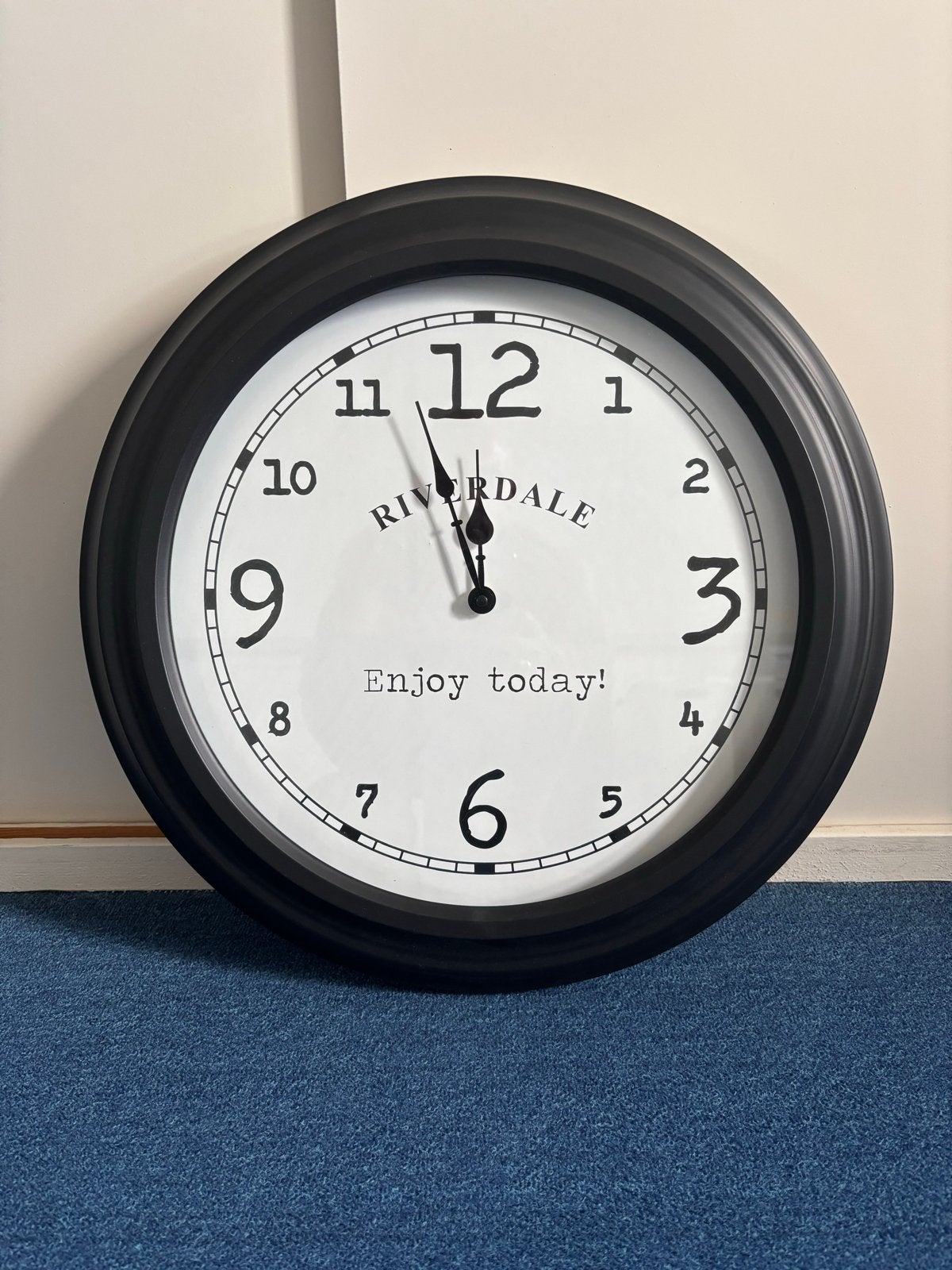 Riverdale wandklok - Enjoy today!, Huis en Inrichting, Woonaccessoires | Klokken, Ophalen, Wit, Analoog, Modern
