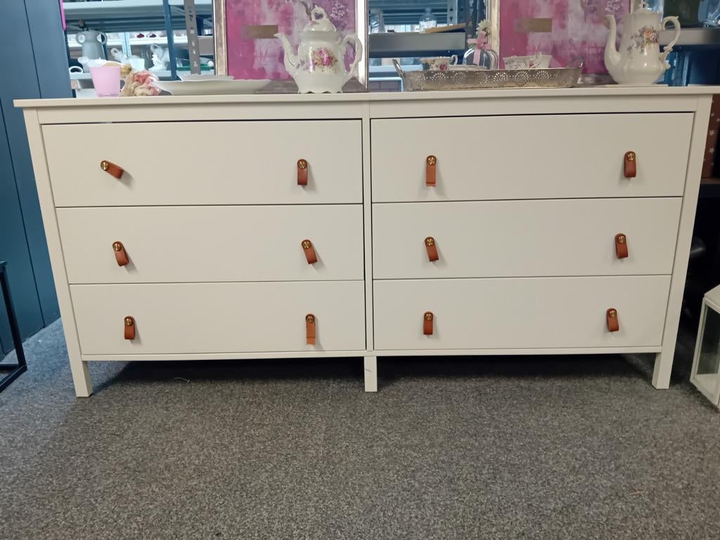 Witte kast met lederen grepen - 174x44x80 cm, Ophalen, Overige materialen, Gebruikt, 5 laden of meer