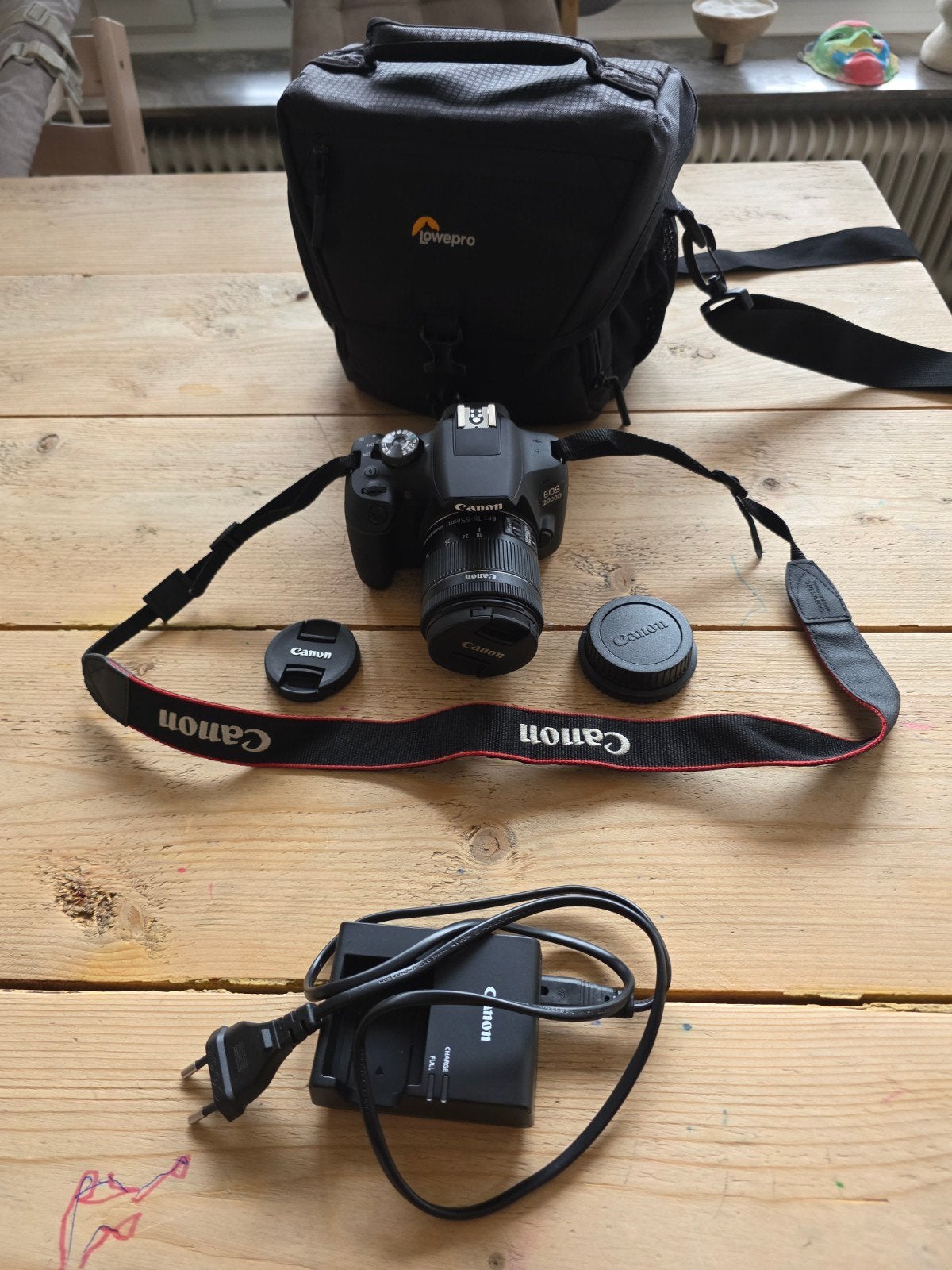 Canon EOS 2000D spiegelreflexcamera met 18-55mm lens en tas, Ophalen, Spiegelreflex, Canon, Zo goed als nieuw