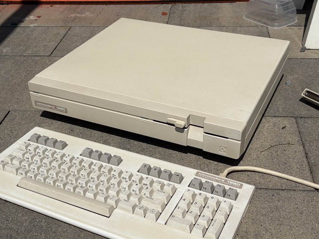 Commodore C128dcr met nieuwe voeding, Computers en Software, Vintage Computers, Ophalen of Verzenden