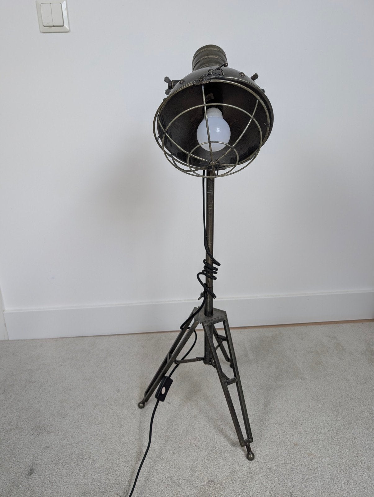 Industriële Vloerlamp met Statief - Vintage Stijl, Huis en Inrichting, Lampen | Vloerlampen, Gebruikt, 100 tot 150 cm, Ophalen of Verzenden