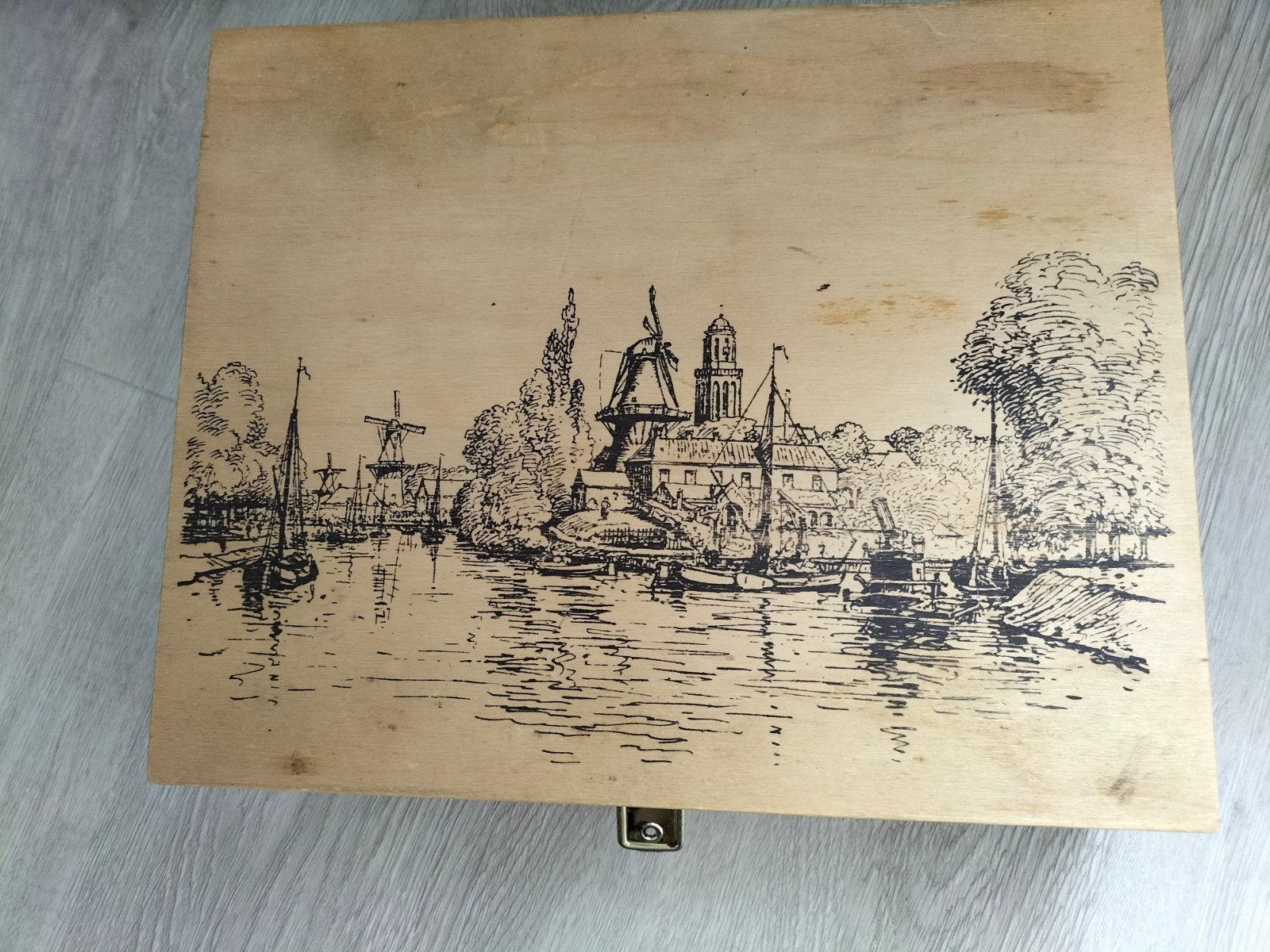 Houten sigarenkistje met afbeelding, Ophalen of Verzenden, Gebruikt, Tabaksdoos of Verpakking