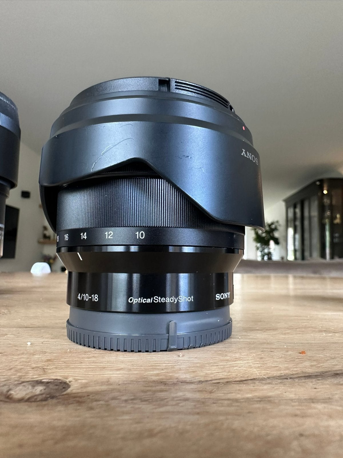 Sony 10-18mm f/4 OSS, Ophalen of Verzenden, Zo goed als nieuw, Groothoeklens