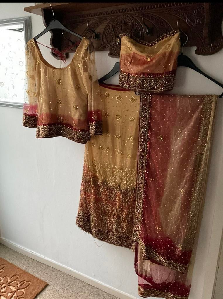 Bollywood Lehenga 3-delig met strass steentjes, Maat 38/40 (M), Overige typen, Overige kleuren, Ophalen of Verzenden