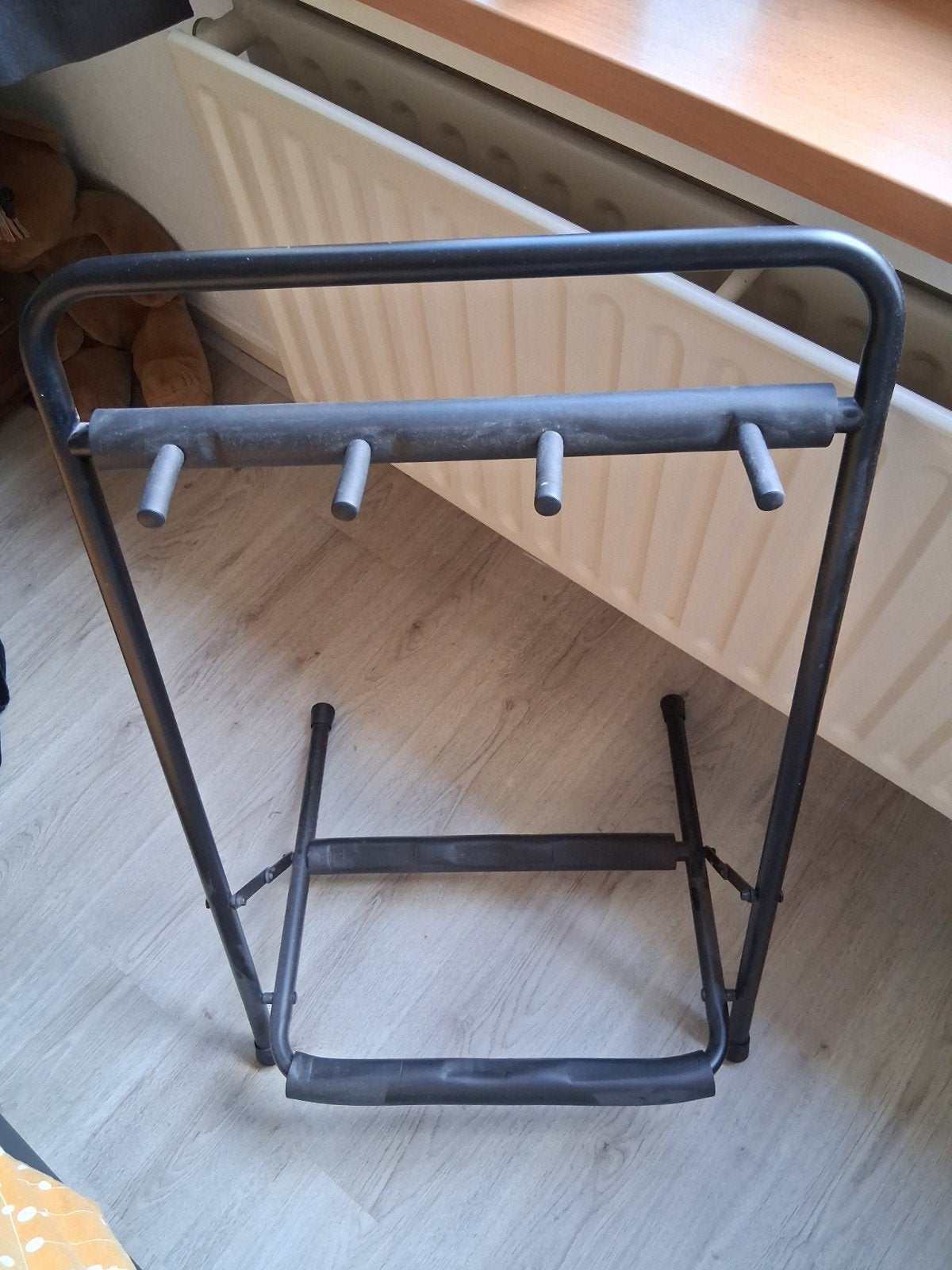 Gitaar standaard, Ophalen