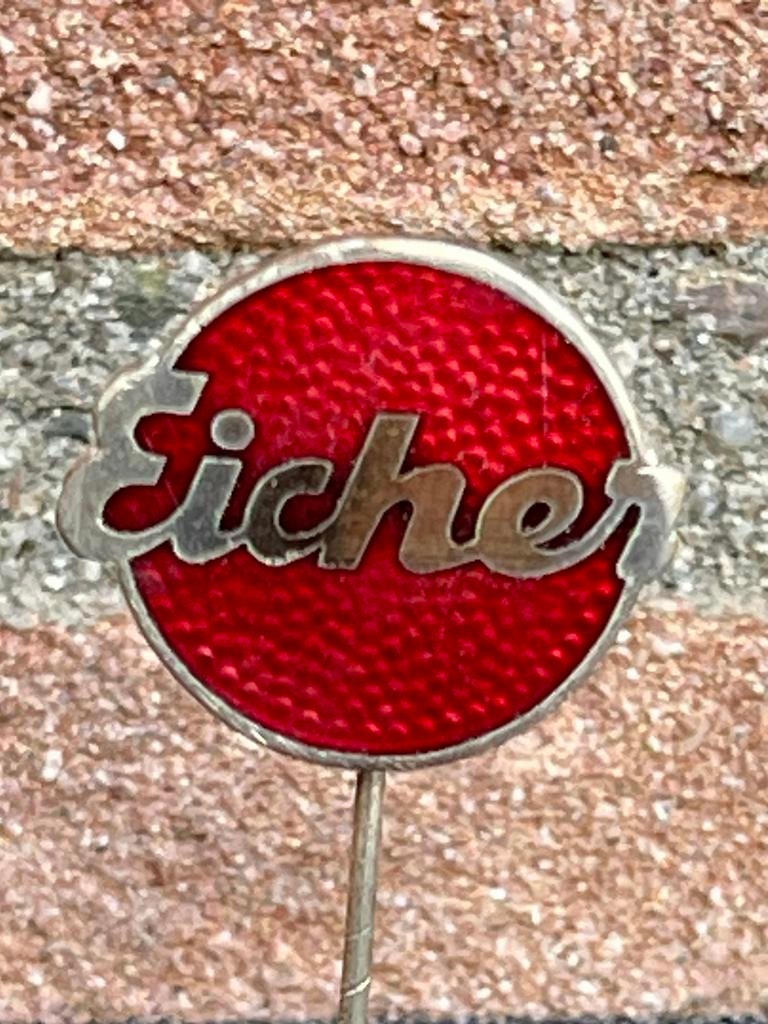 Eicher, Ophalen of Verzenden, Zo goed als nieuw, Overige onderwerpen, Speldje of Pin