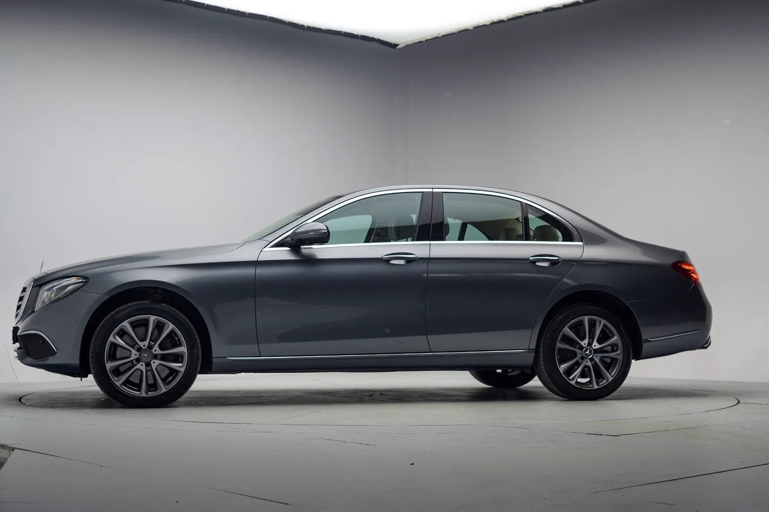 Mercedes-Benz E-Klasse 450 4MATIC Premium Aut. [ LED Leder C, Auto's, Mercedes-Benz, Automaat, Adaptive Cruise Control, Gebruikt