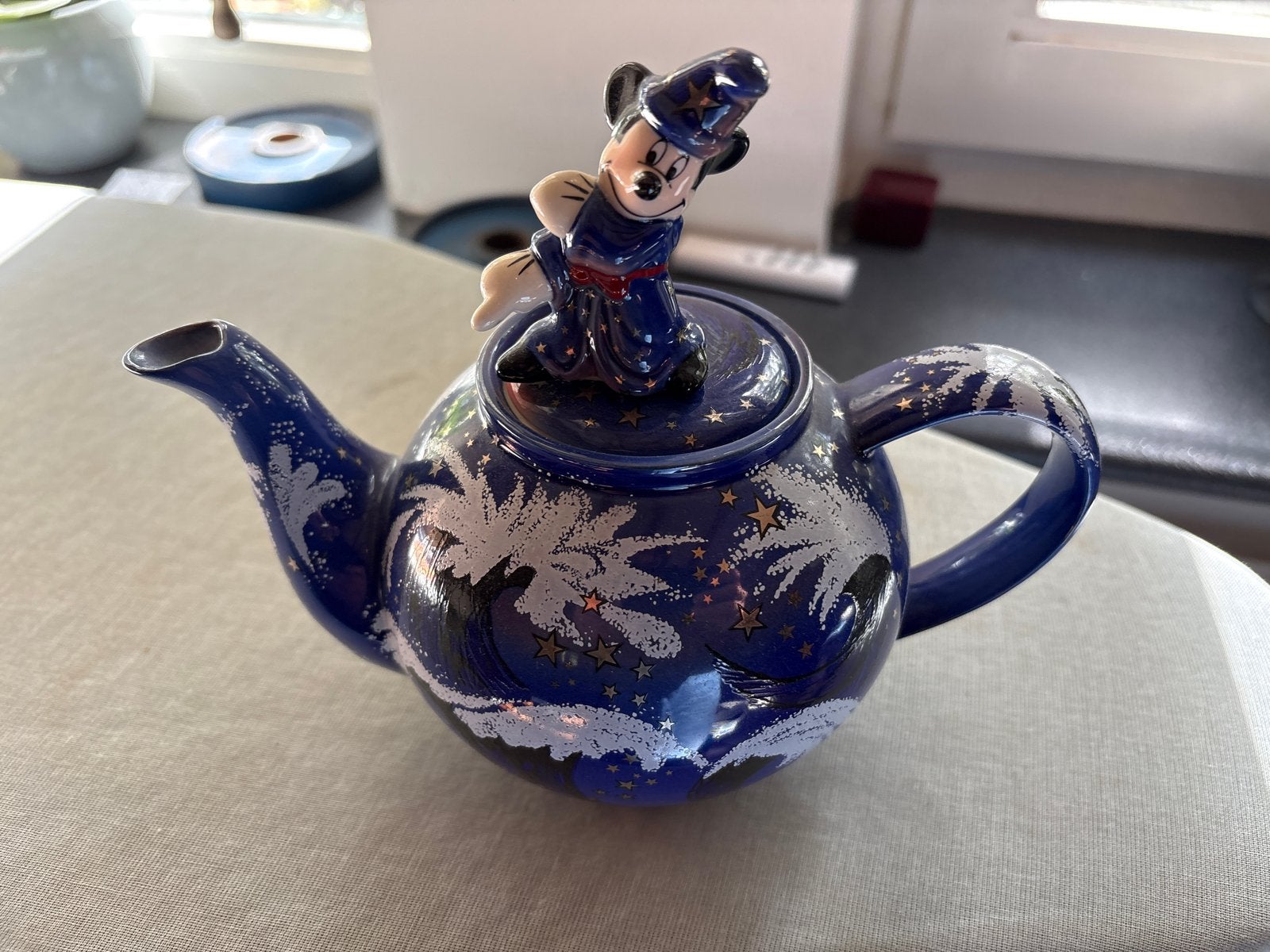 Disney Mickey Mouse Fantasia Tovernaarsketel Theepot, Ophalen of Verzenden, Mickey Mouse, Zo goed als nieuw, Servies