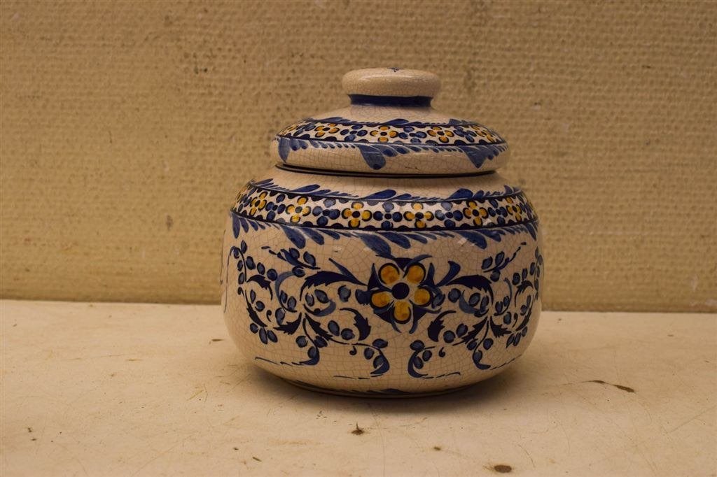 Porseleinen pot met deksel 47473